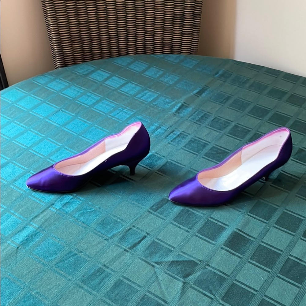 Sleek Purple Pointed-Toe Heels for Formal Wear